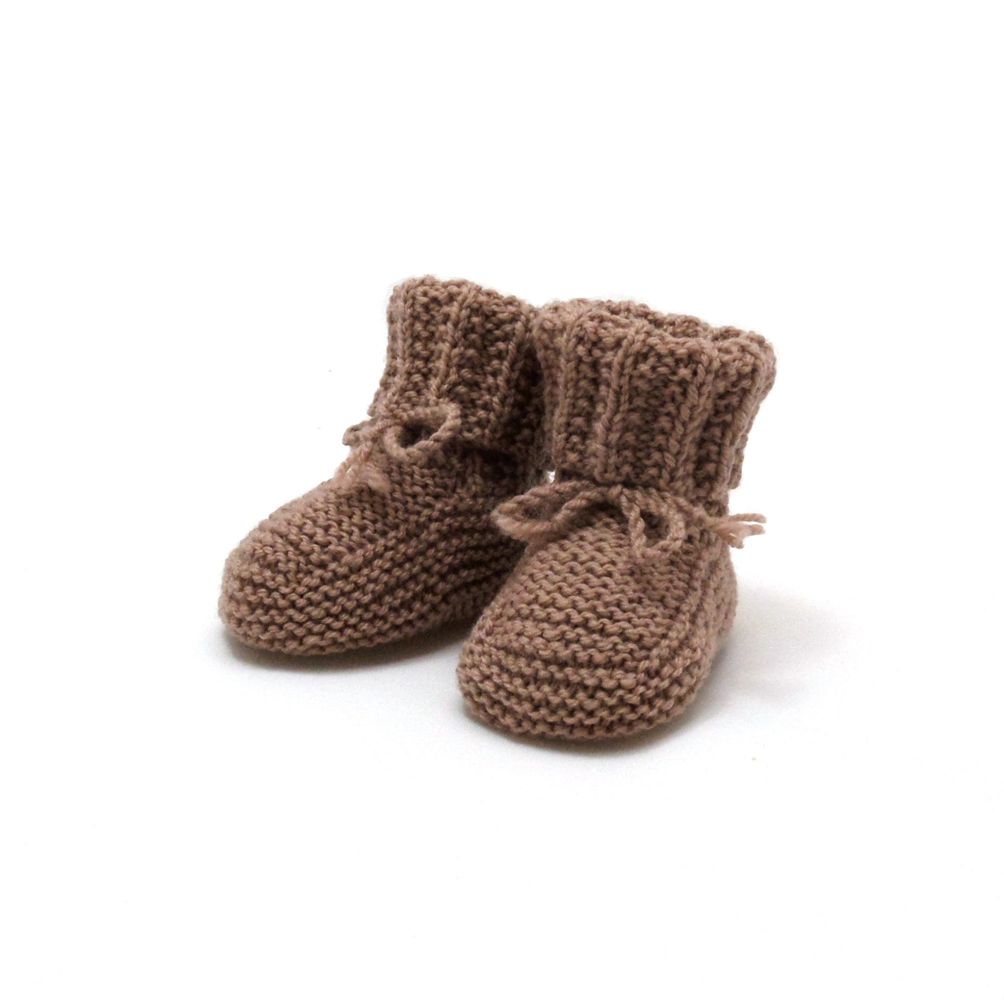 Chaussons Bebe Taupe Tricotes A La Main En 100 Laine Merinos