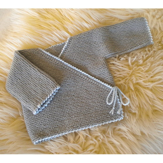 brassière de naissance gris souris tricotée main en 100% laine mérinos