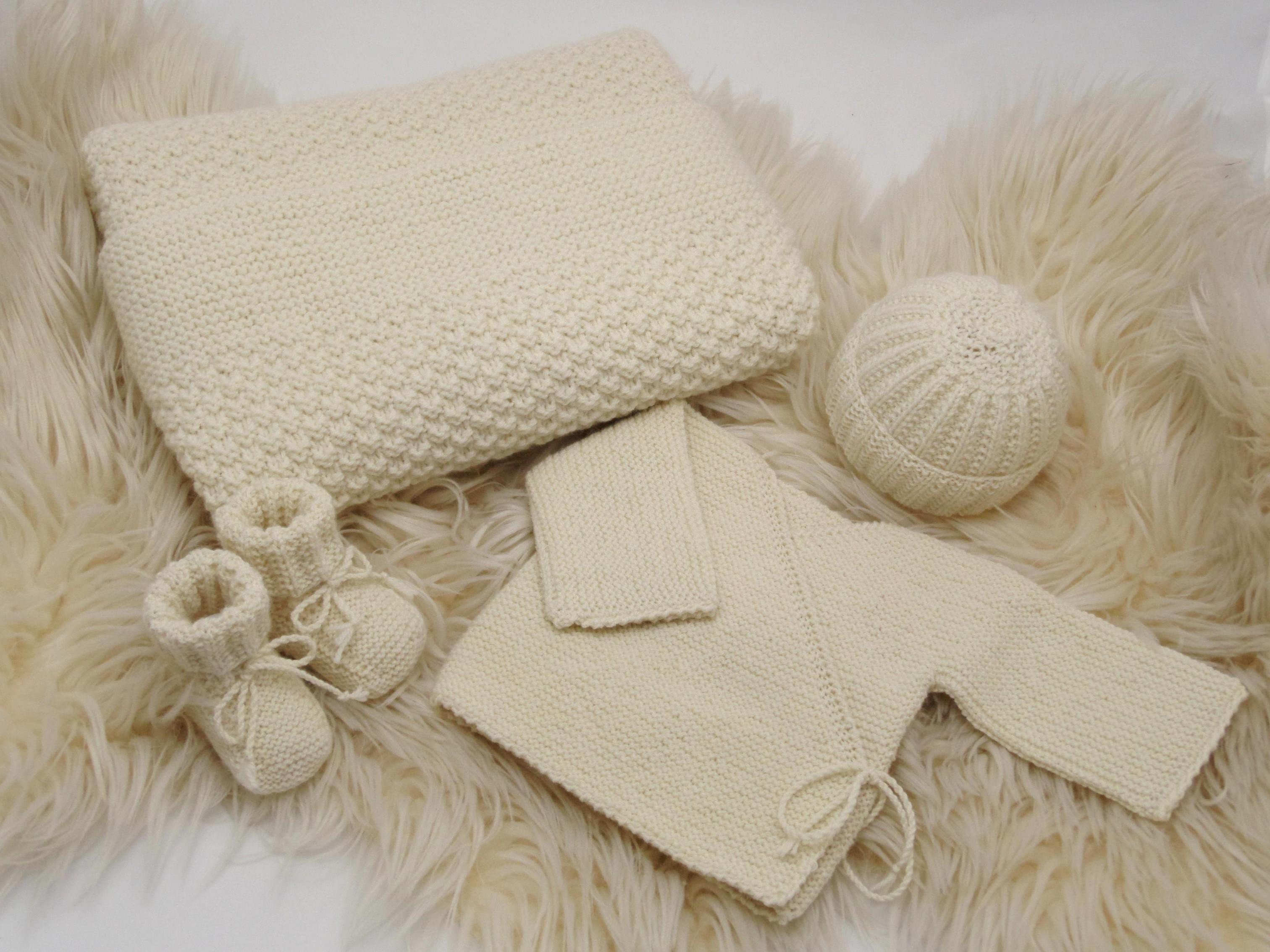 Trousseau De Naissance Ecru Tricote Main En 100 Laine Merinos
