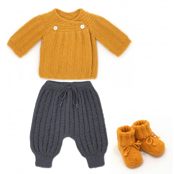 Tenue de naissance moutarde...